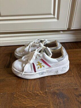 White leather low-top sneakers with rose gold details, size EU 35 / US 4.5